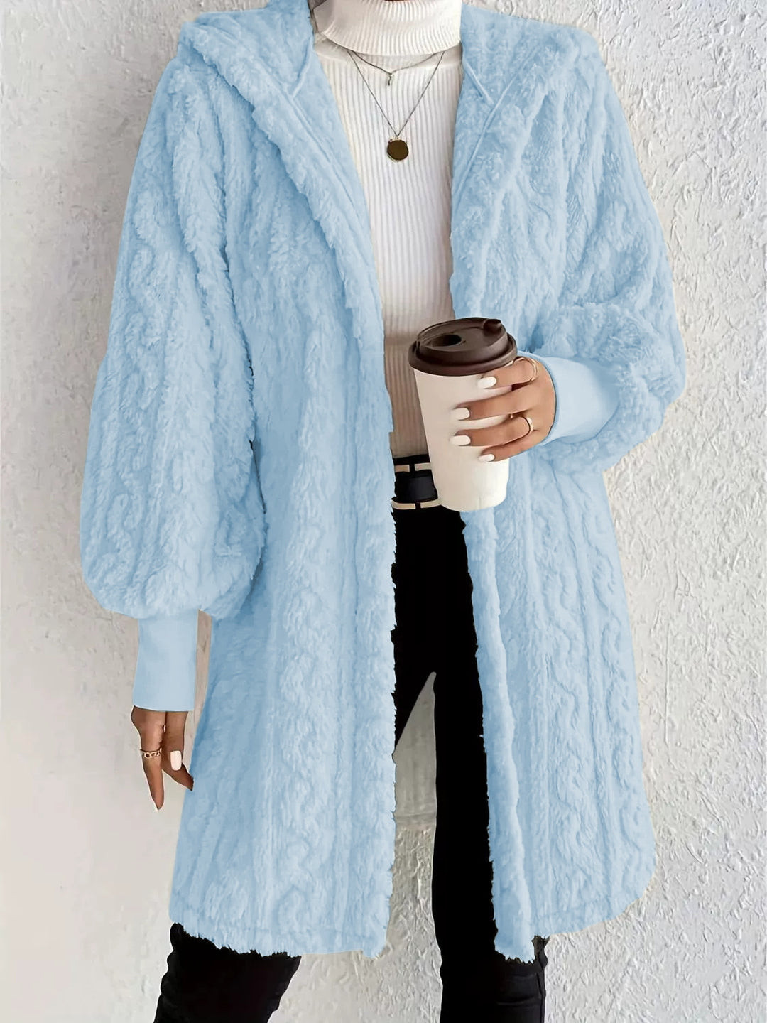 Damernas fleece-hoodie-jacka med voluminösa ärmar och praktisk huva Mirla-Eva Jonsson