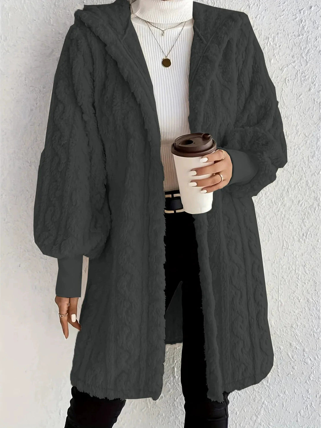 Damernas fleece-hoodie-jacka med voluminösa ärmar och praktisk huva Mirla-Eva Jonsson