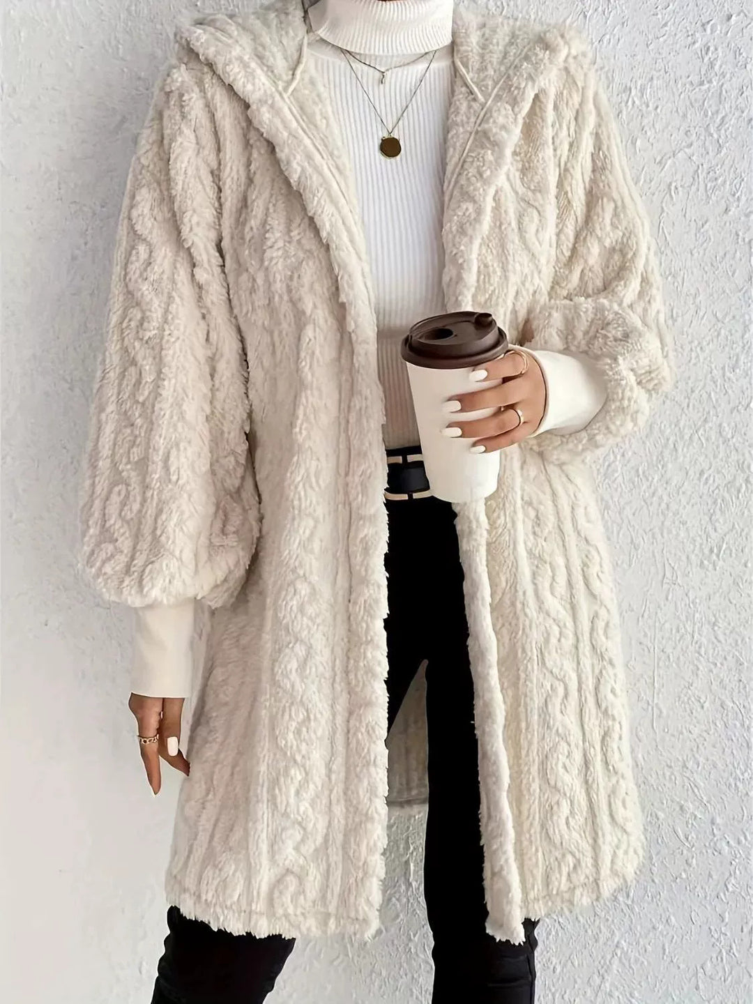 Damernas fleece-hoodie-jacka med voluminösa ärmar och praktisk huva Mirla-Eva Jonsson