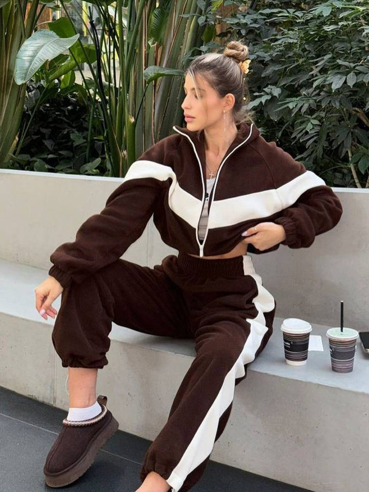 Damernas fleece sportdräkt med hög krage och eleganta kontrastlinjer Eva Jonsson-Eva Jonsson
