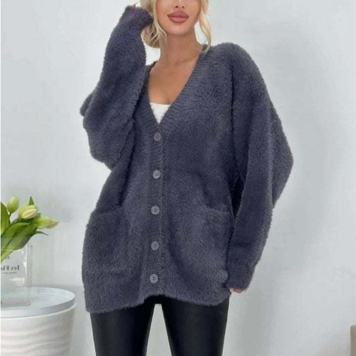 Damernas fluffiga cardigan med stora fickor och avslappnad passform Mirla-Eva Jonsson