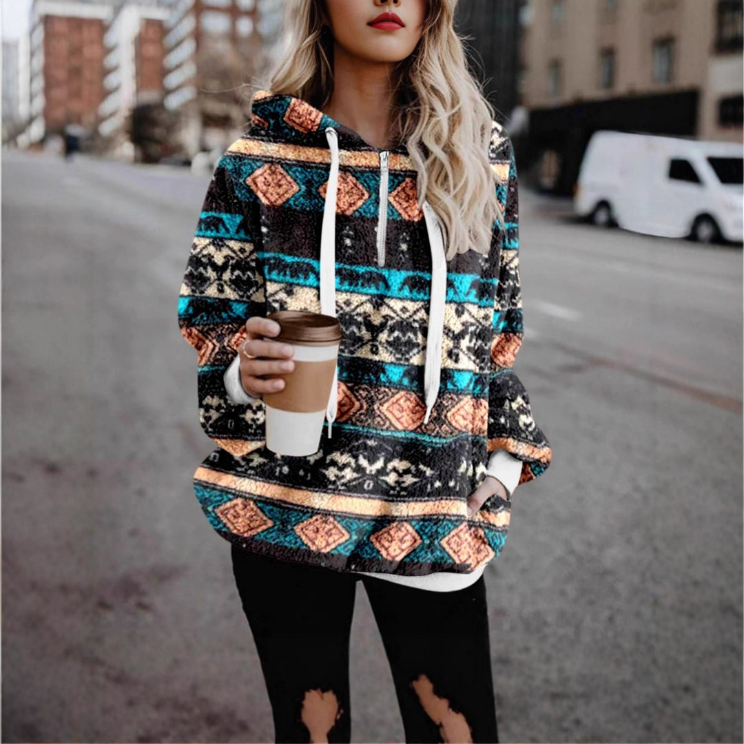 Damernas fluffiga hoodie med modernt geometriskt mönster Mirla-Eva Jonsson