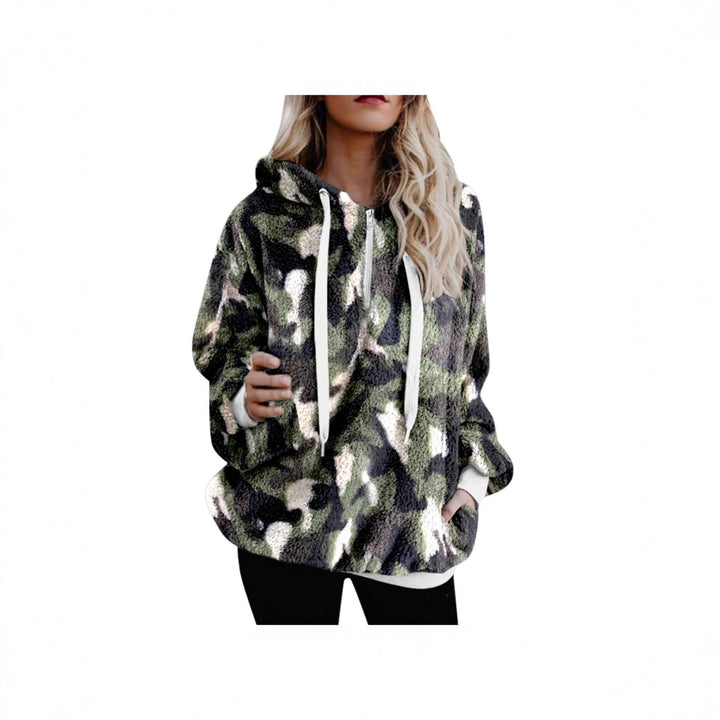 Damernas fluffiga hoodie med modernt geometriskt mönster Mirla-Eva Jonsson