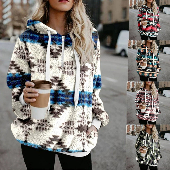 Damernas fluffiga hoodie med modernt geometriskt mönster Mirla-Eva Jonsson