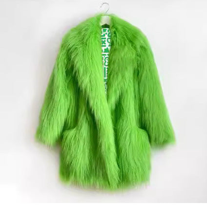 Damernas fluffiga konstpälsjacka i modern design Mirla-Eva Jonsson