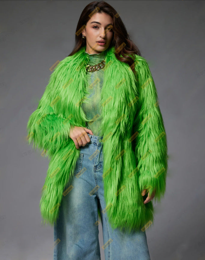 Damernas fluffiga konstpälsjacka i modern design Mirla-Eva Jonsson
