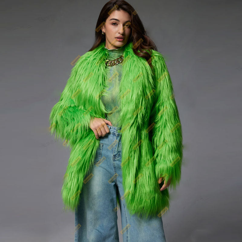 Damernas fluffiga konstpälsjacka i modern design Mirla-Eva Jonsson