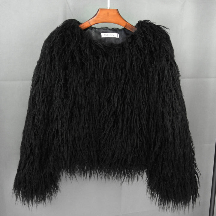 Damernas fluffiga konstpälsjacka med lös passform och voluminöst design Mirla-Eva Jonsson