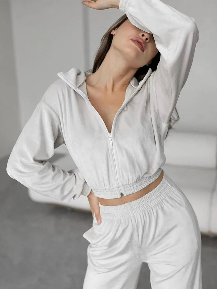 Damernas fritids-loungewear-set i sammetsliknande material med hög krage och dragkedja Mirla-Eva Jonsson