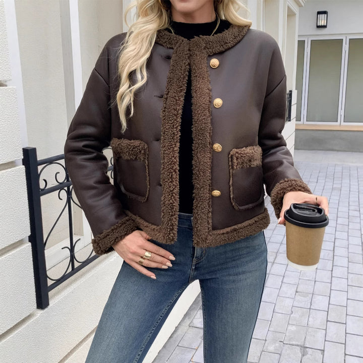 Damernas fritidsjacka med mjuk teddypälskant och knapplås Mirla-Eva Jonsson