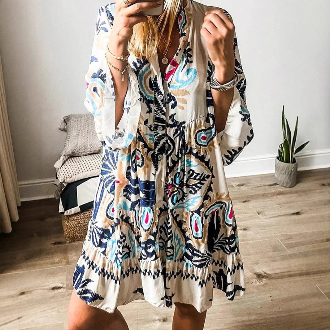 Damernas fritidsklänning med modernt blommönster och långa ärmar Mirla-Eva Jonsson