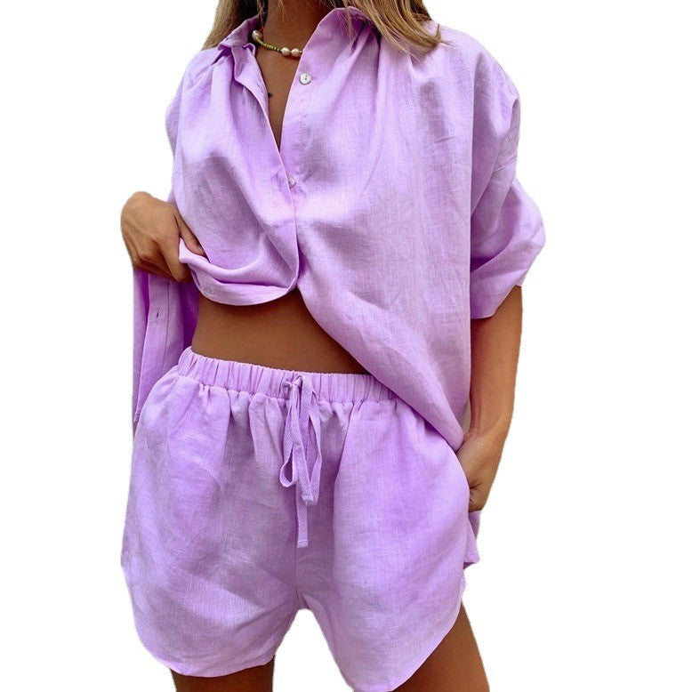 Damernas fritidsoutfit med lös skjortblus och shorts Mirla-Eva Jonsson