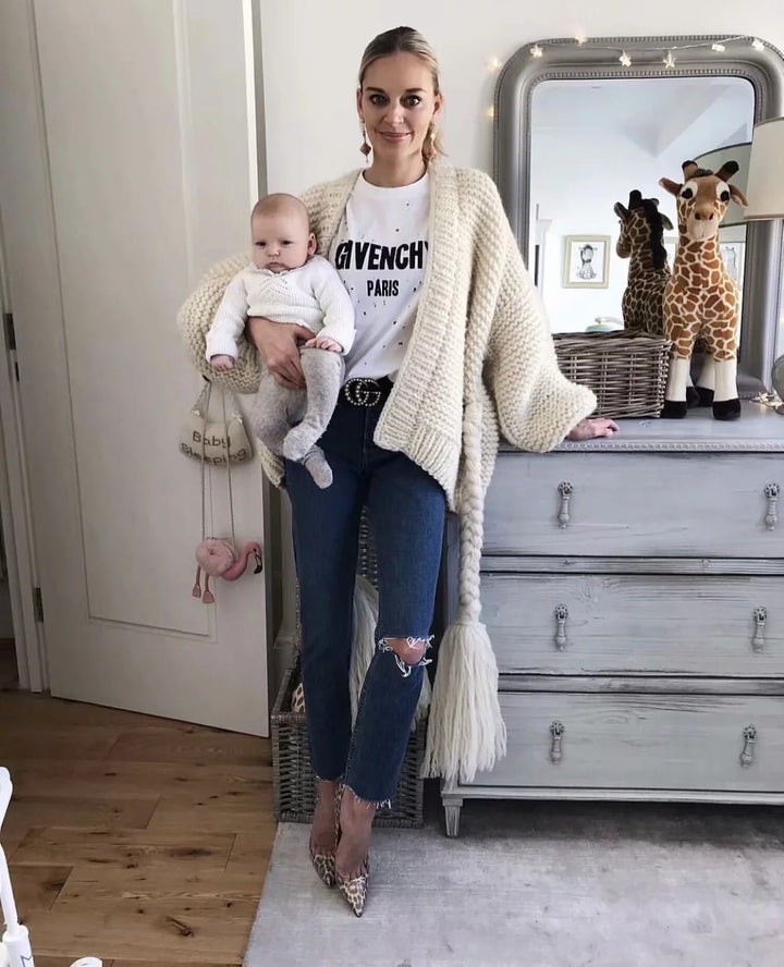 Damernas grovstickad cardigan med flätat bälte och långa ärmar Mirla-Eva Jonsson