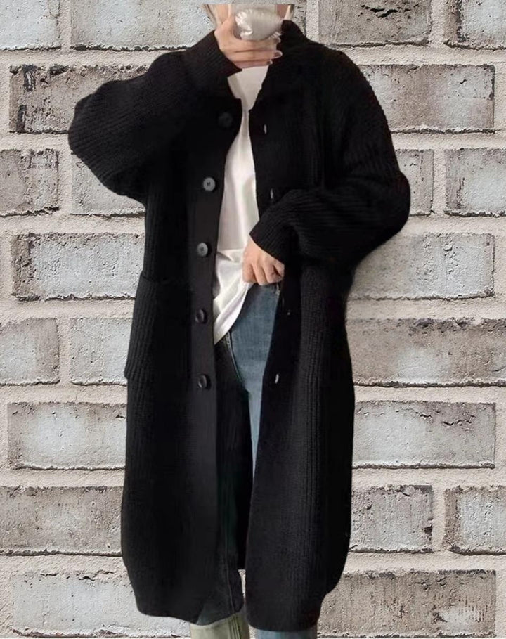 Damernas grovstickad cardigan med generösa fickor och modern knappdesign Mirla-Eva Jonsson