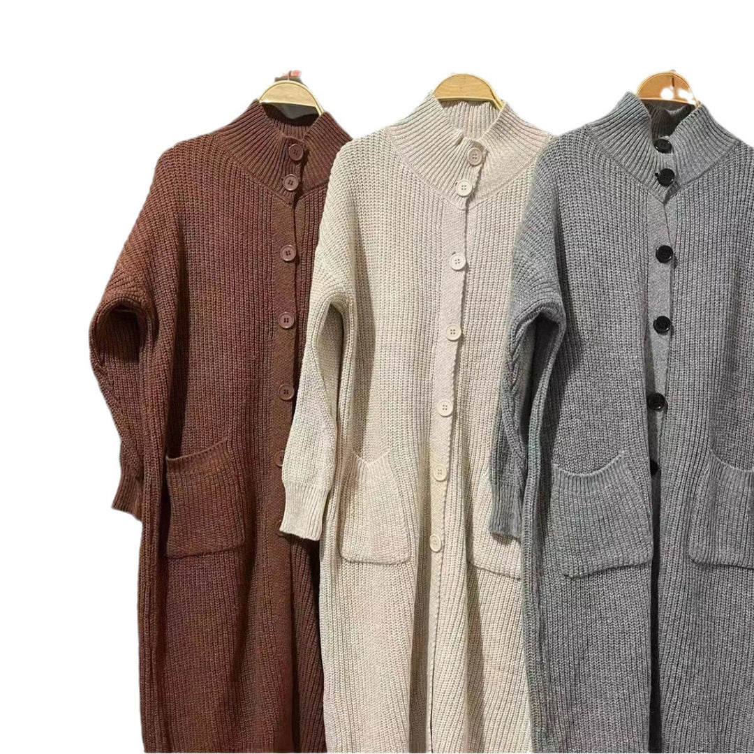 Damernas grovstickad cardigan med generösa fickor och modern knappdesign Mirla-Eva Jonsson
