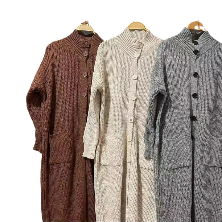 Damernas grovstickad cardigan med generösa fickor och modern knappdesign Mirla-Eva Jonsson