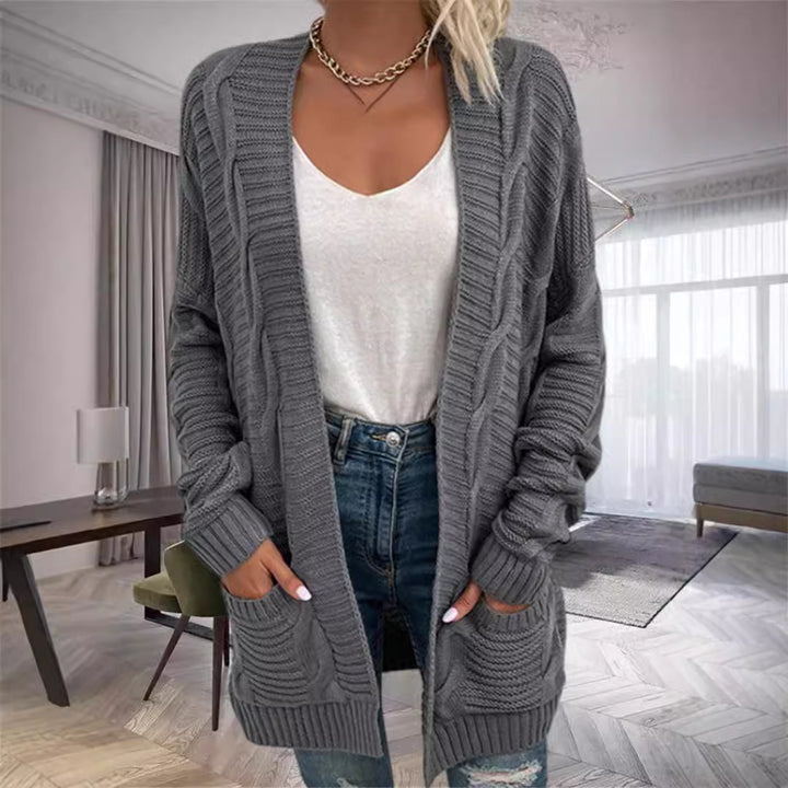 Damernas grovstickad cardigan med strukturerade ärmar och djupa fickor Mirla-Eva Jonsson