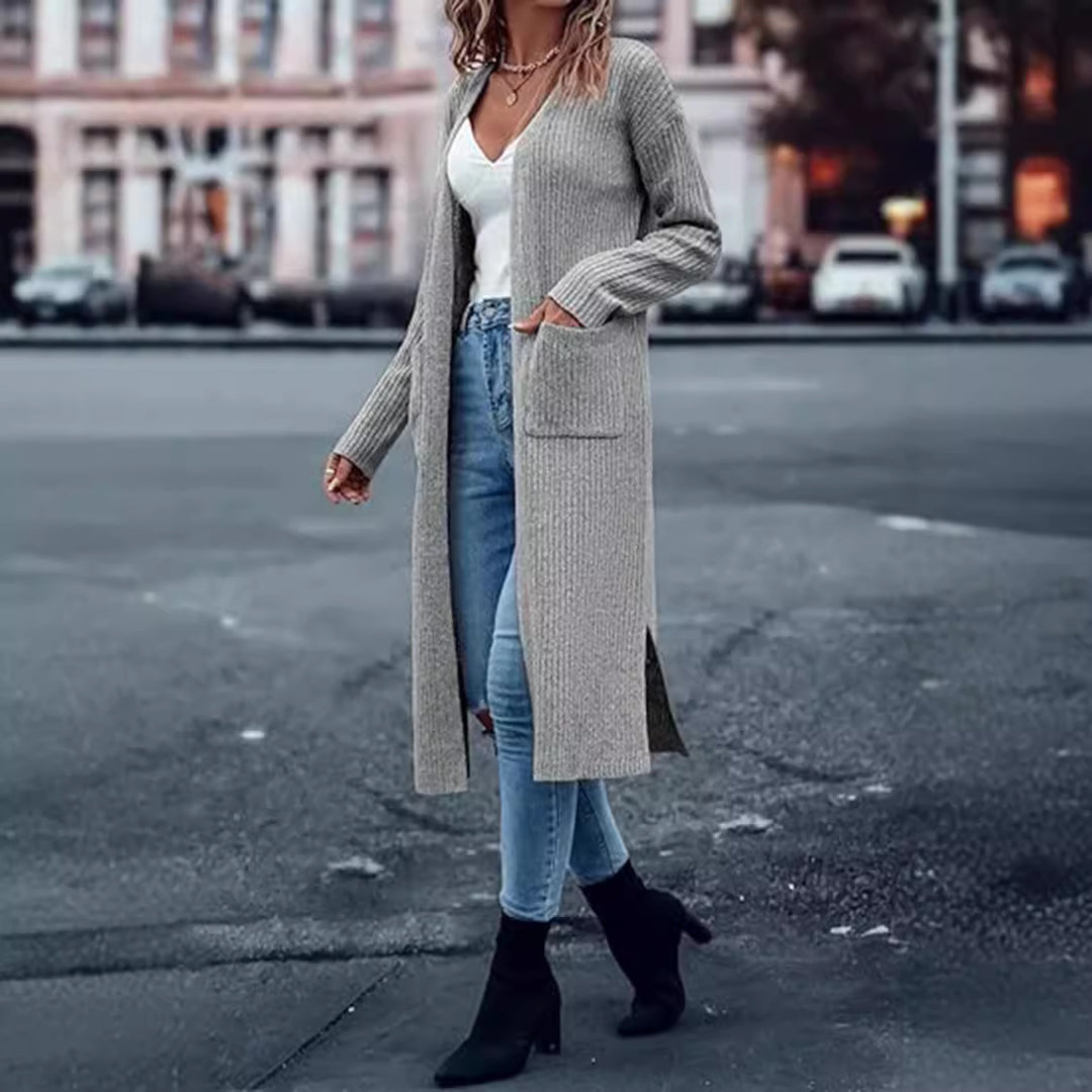 Damernas grovstickad kimono cardigan med djupa fickor och öppna ärmar Mirla-Eva Jonsson