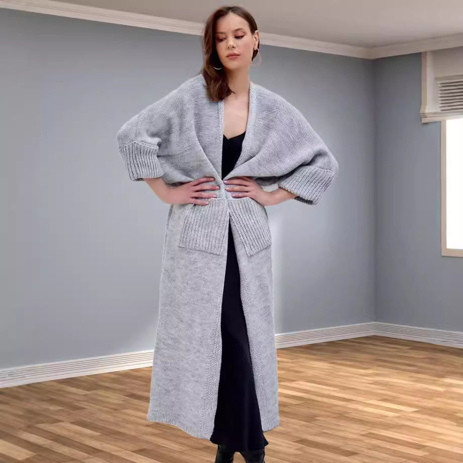 Damernas grovstickad kimono med praktiska fickor och lös passform Mirla-Eva Jonsson