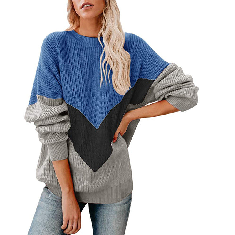 Damernas grovstickad tröja med V-format färgdesign Mirla-Eva Jonsson