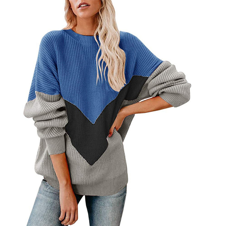 Damernas grovstickad tröja med V-format färgdesign Mirla-Eva Jonsson