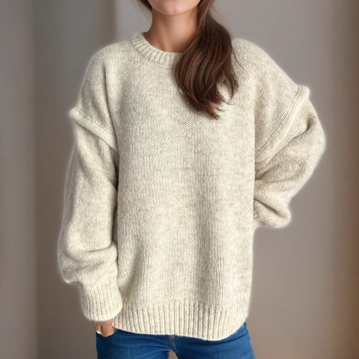 Damernas grovstickad tröja med avslappnad passform och strukturerad design Mirla-Eva Jonsson