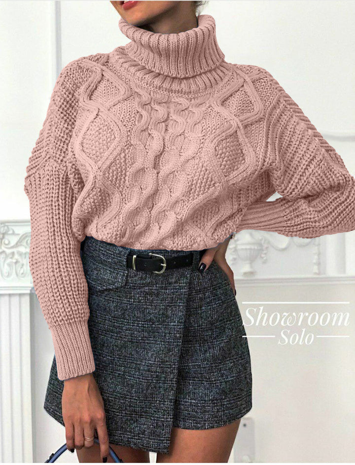 Damernas grovstickad tröja med hög krage och strukturerad flätdesign Mirla-Eva Jonsson
