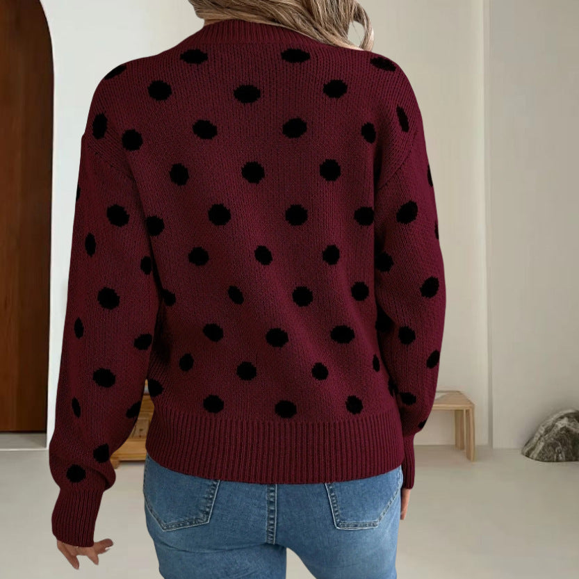 Damernas grovstickad tröja med prickigt mönster och avslappnad passform Mirla-Eva Jonsson