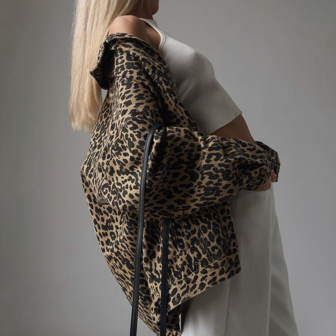 Damernas högkvalitativa denimjacka i trendigt leopardmönster Mirla-Eva Jonsson