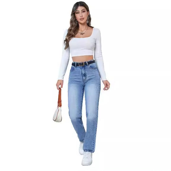 Damernas högmidjade jeans i en modern rak modell Mirla-Eva Jonsson