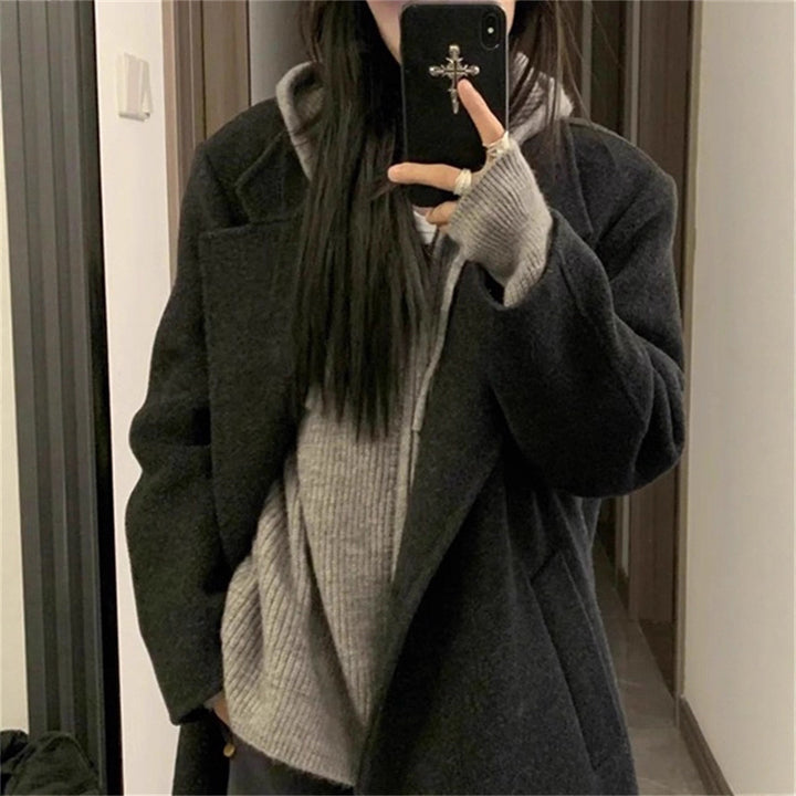 Damernas hoodiejacka med strukturerad yta och lekfull passform Mirla-Eva Jonsson
