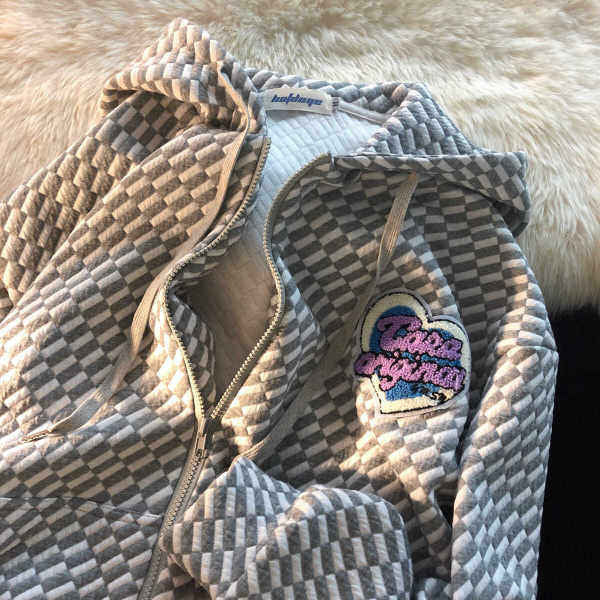 Damernas hoodiejacka med texturerat mönster och hel dragkedja-Eva Jonsson