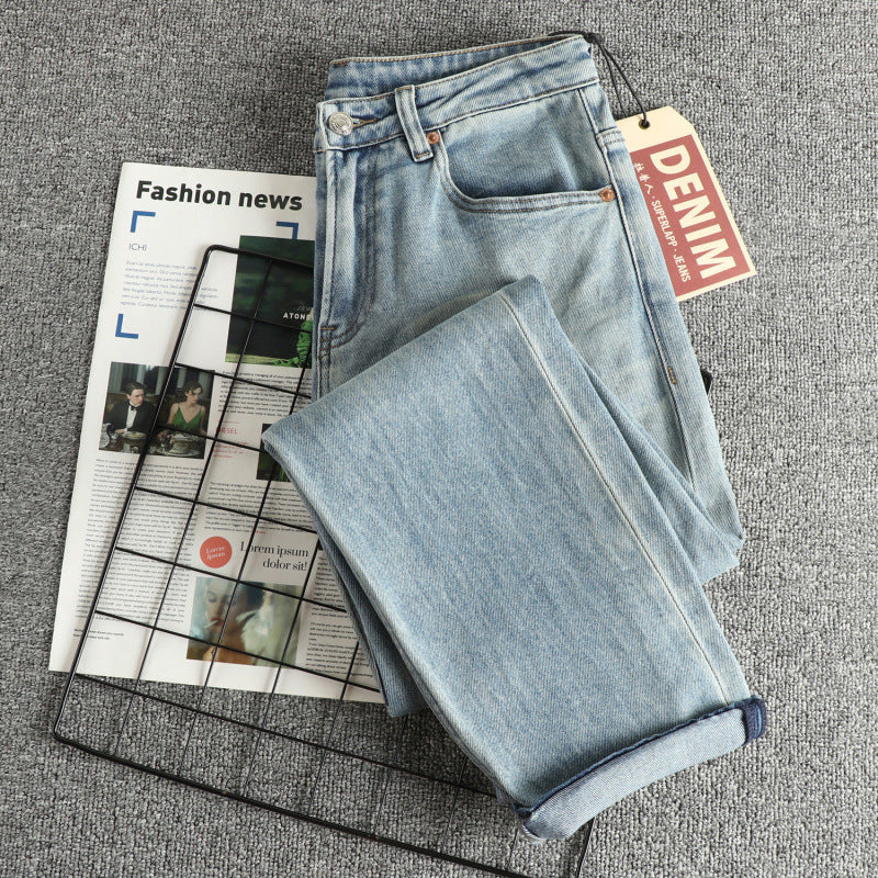 Damernas jeansbyxor i modern slim fit med avslappnad design och hög midja Mirla-Eva Jonsson