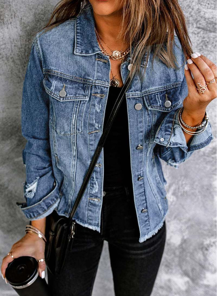 Damernas jeansjacka med fashionabla förstörda detaljer och klassiska bröstfickor Mirla-Eva Jonsson