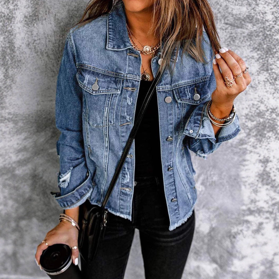 Damernas jeansjacka med fashionabla förstörda detaljer och klassiska bröstfickor Mirla-Eva Jonsson