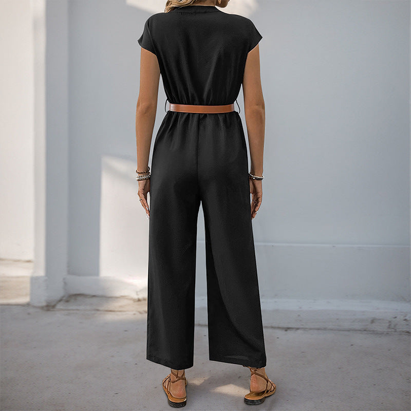 Damernas jumpsuit med elegant midjebälte och modern V-ringning Mirla-Eva Jonsson