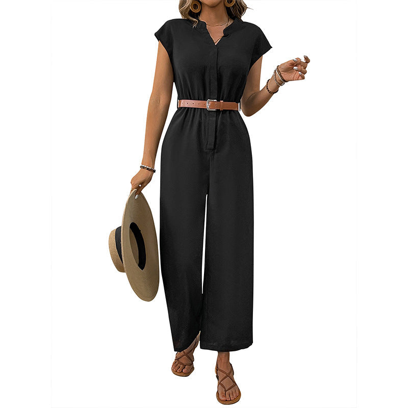 Damernas jumpsuit med elegant midjebälte och modern V-ringning Mirla-Eva Jonsson