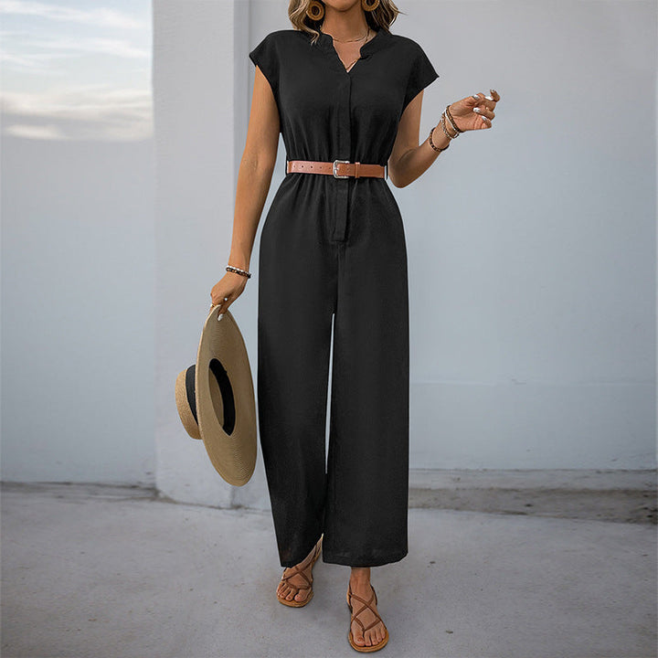 Damernas jumpsuit med elegant midjebälte och modern V-ringning Mirla-Eva Jonsson