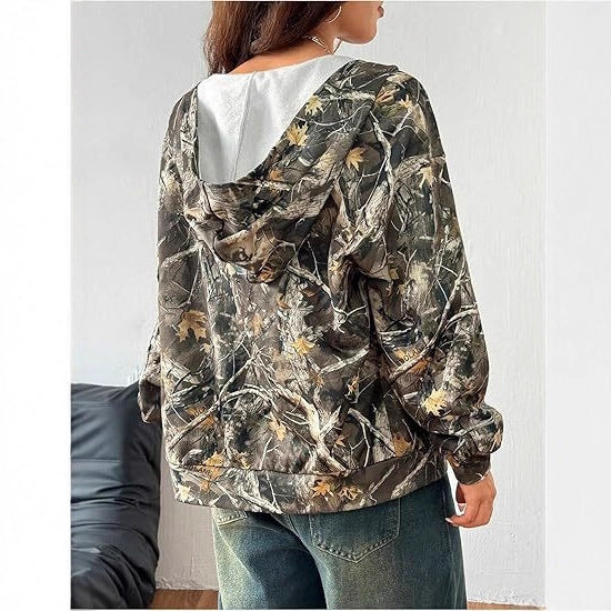 Damernas kamouflage hoodie med dragkedja och fickor Mirla-Eva Jonsson