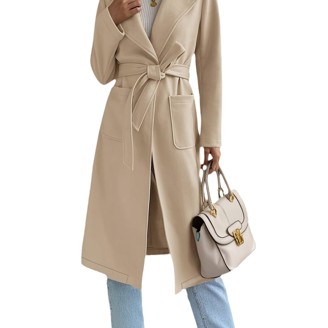 Damernas klassiska, eleganta trenchcoat med midjebälte och diskreta fickor Eva Jonsson-Eva Jonsson