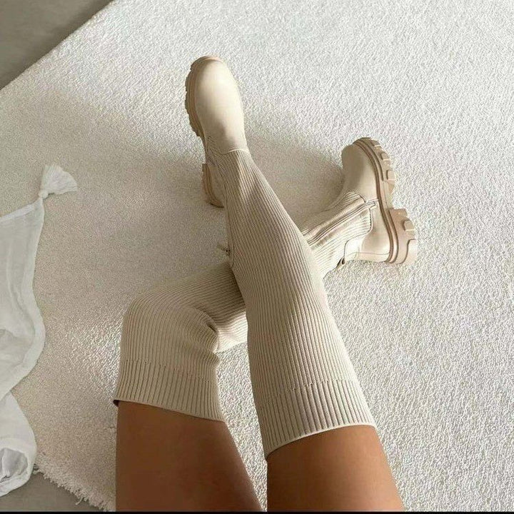 Damernas knähöga stövlar med elastisk stickad skaft och robust profil Mirla-Eva Jonsson