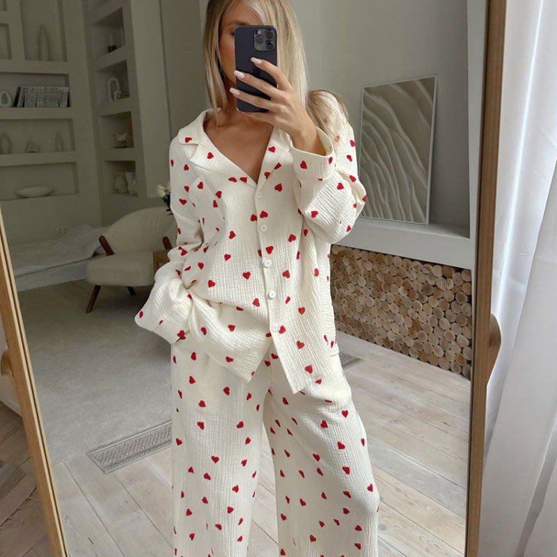Damernas komfort pyjamaset med hjärtmönster och bandbälte Mirla-Eva Jonsson