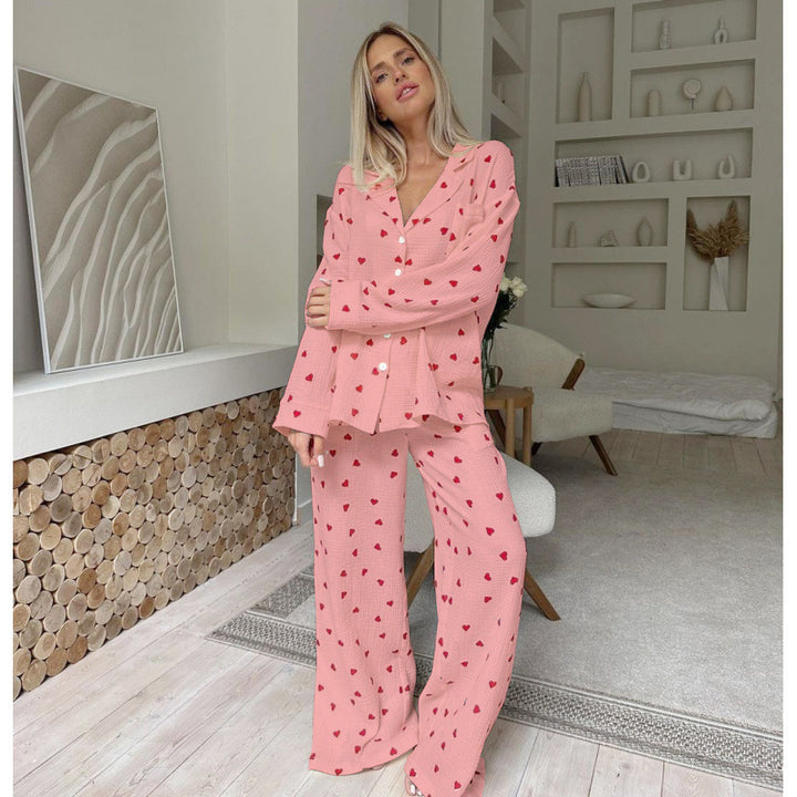 Damernas komfort pyjamaset med hjärtmönster och bandbälte Mirla-Eva Jonsson