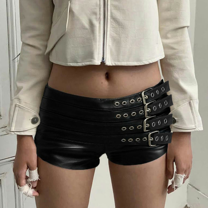 Damernas konstläder shorts med dekorativa spännen och snördetaljer Mirla-Eva Jonsson
