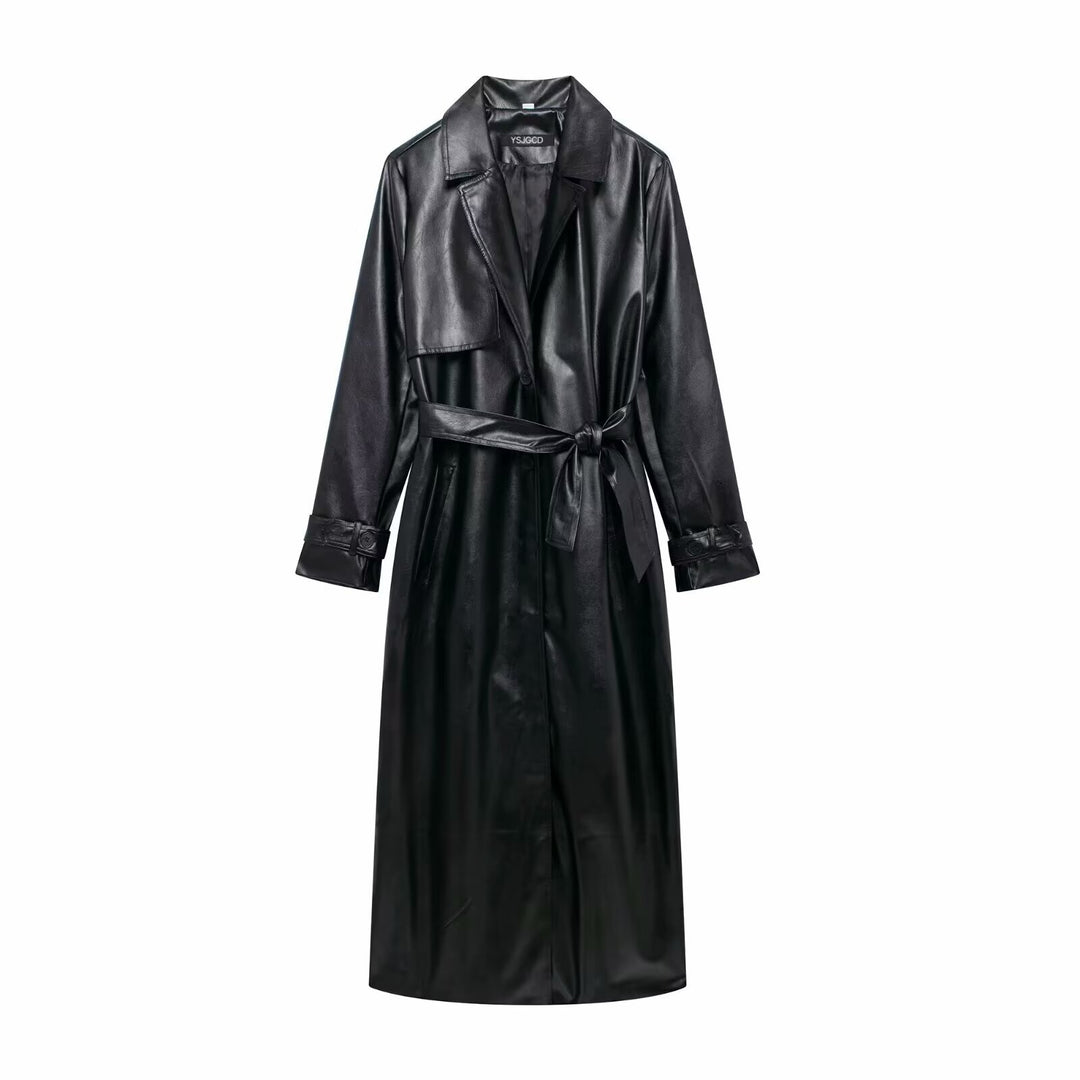 Damernas konstläder trenchcoat med elegant snitt och figursydd bälte Mirla-Eva Jonsson