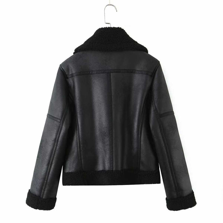 Damernas konstläderbikerjacka med mjukt foder och eleganta detaljer Mirla-Eva Jonsson