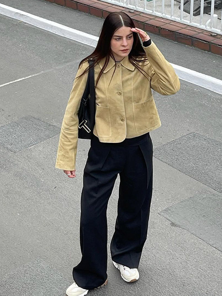 Damernas konstläderjacka i tidlös design med eleganta detaljer Mirla-Eva Jonsson