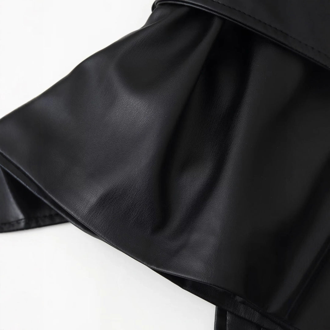 Damernas konstläderjacka med eleganta knapdetails och bältedesign Mirla-Eva Jonsson