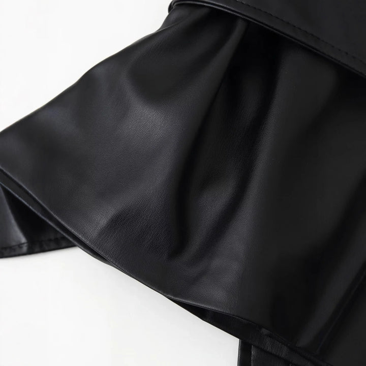 Damernas konstläderjacka med eleganta knapdetails och bältedesign Mirla-Eva Jonsson