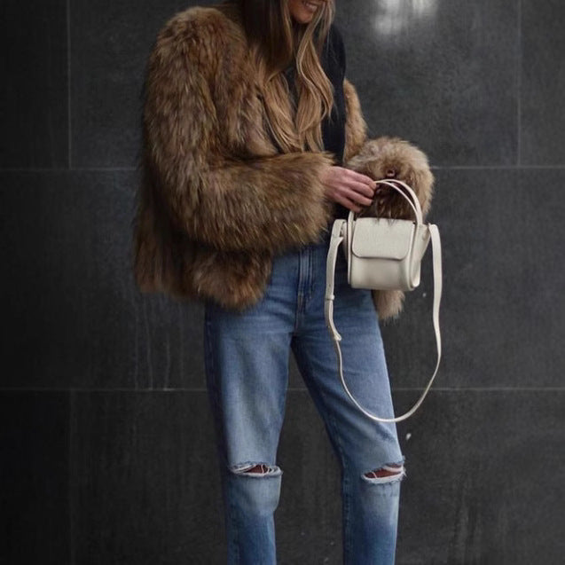 Damernas konstpälsjacka i elegant och fluffig design Mirla-Eva Jonsson